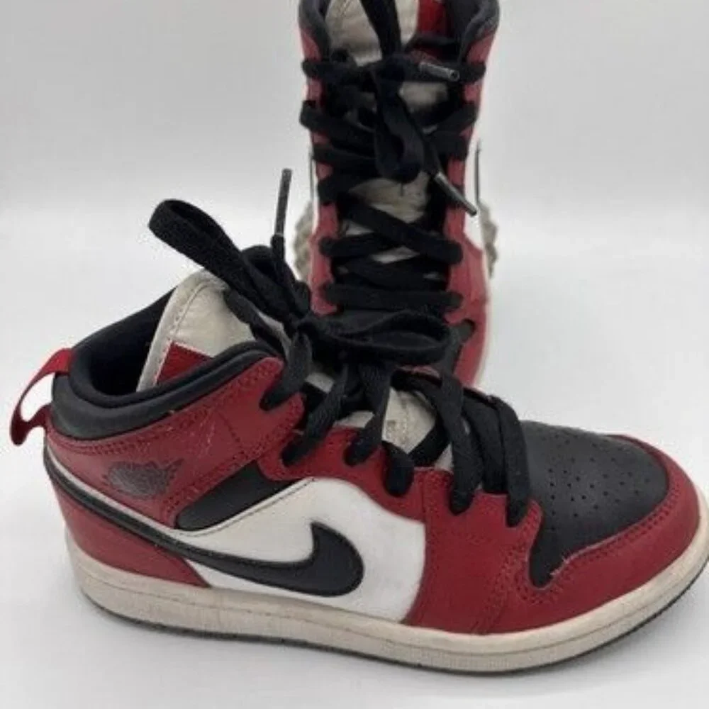 LOOK!!! Nike Air Jordan Retro 1 Mid PS Chicago Black Toe 640734 069 Youth 1.5Y